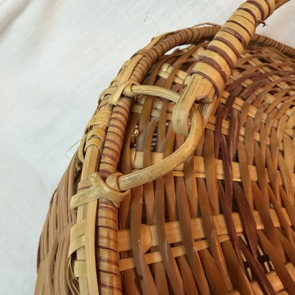 Vintage Hand Woven Wicker Basket With Fitted Lid Top Handle 11” x 14”